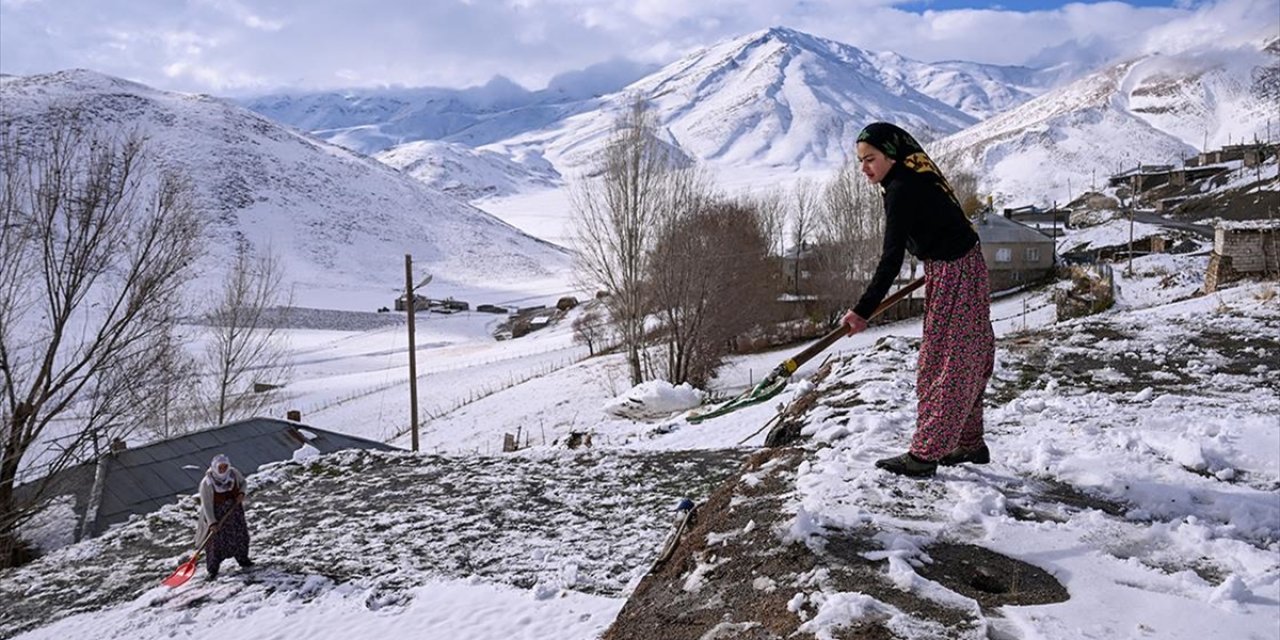 Van'da Karın En Çok Yağdığı İlçelerde Kış Mesaisi Başladı