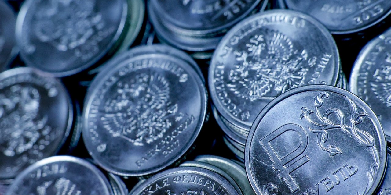 Rus Rublesi, Artan Jeopolitik Gerginlik Nedeniyle Değer Kaybetti