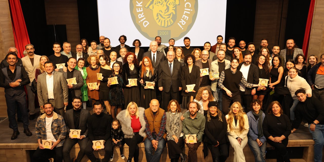 Kuşadası Belediye Tiyatrosu Ödülüne Kavuştu
