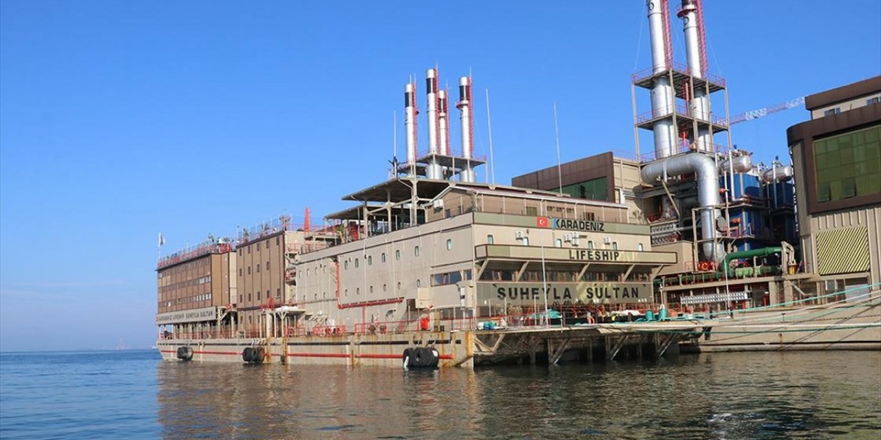 Hatay'da Depremzedelere Barınma Hizmeti Veren Gemi Yalova'da Bakıma Alındı