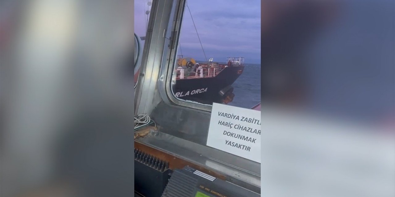 İstanbul'da Demirli 2 Gemi Lodosun Etkisiyle Birbirine Sürttü