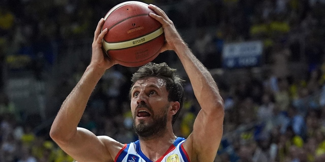 Anadolu Efes'te Sakatlık Yaşayan Doğuş Özdemiroğlu 3 Hafta Yok