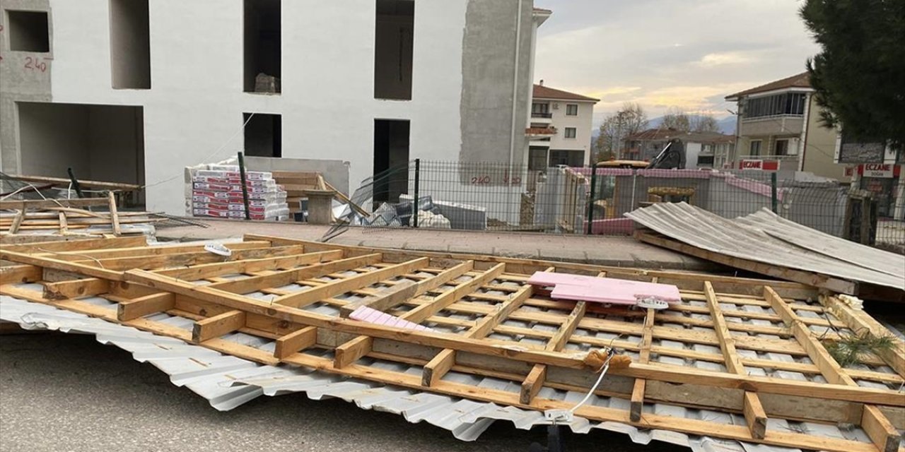 Sakarya ve Kocaeli'de Fırtına Günlük Yaşamı Olumsuz Etkiledi