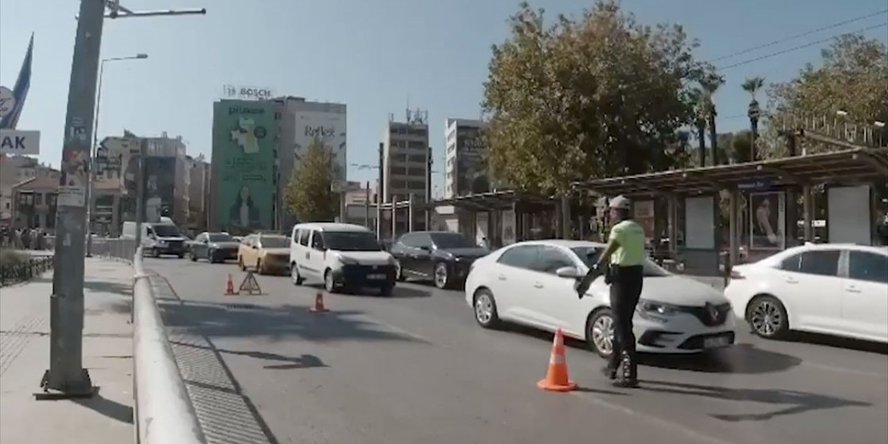 Usulsüz Çakar Kullanan 10 Bin 444 Sürücü Hakkında İşlem Yapıldı