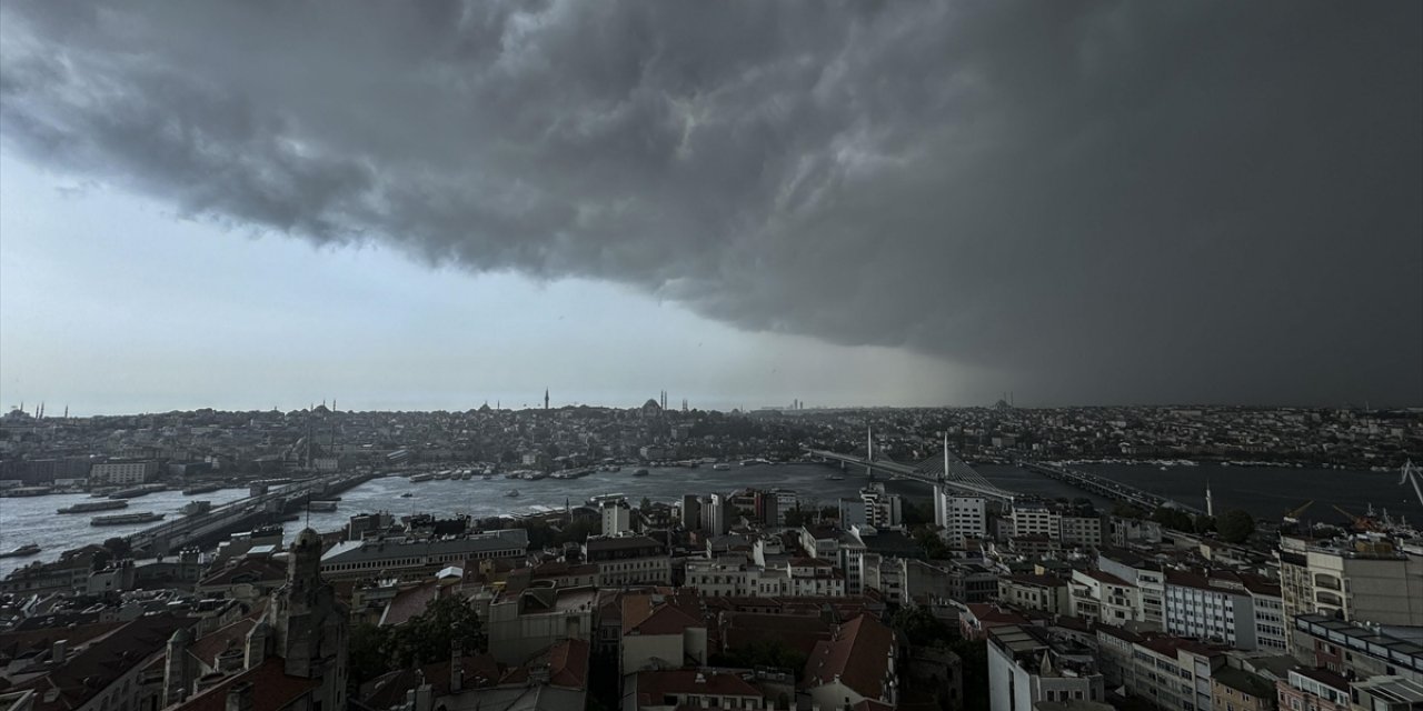 İstanbul İçin Fırtına ve Sağanak Uyarısı