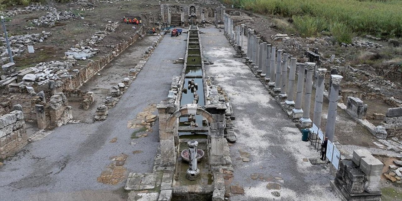 Perge'deki Antik Kestros Çeşmesinden 1800 Yıl Sonra Su Akmaya Başladı