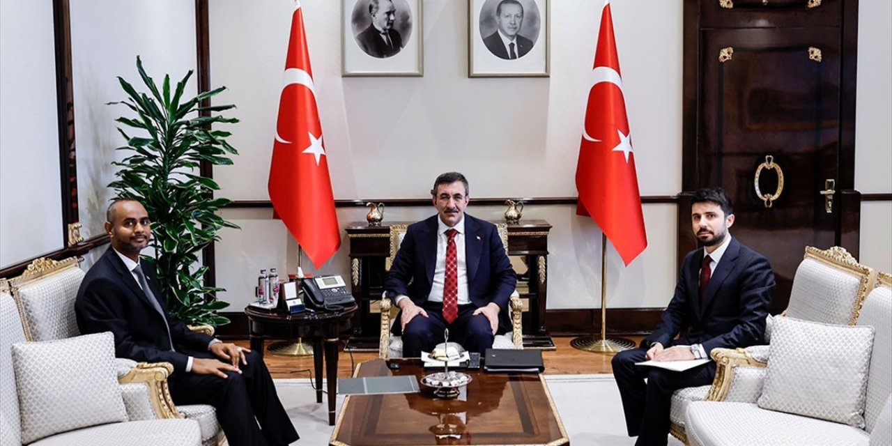Cumhurbaşkanı Yardımcısı Yılmaz, Somali Savunma Bakanı Nur'u Kabul Etti