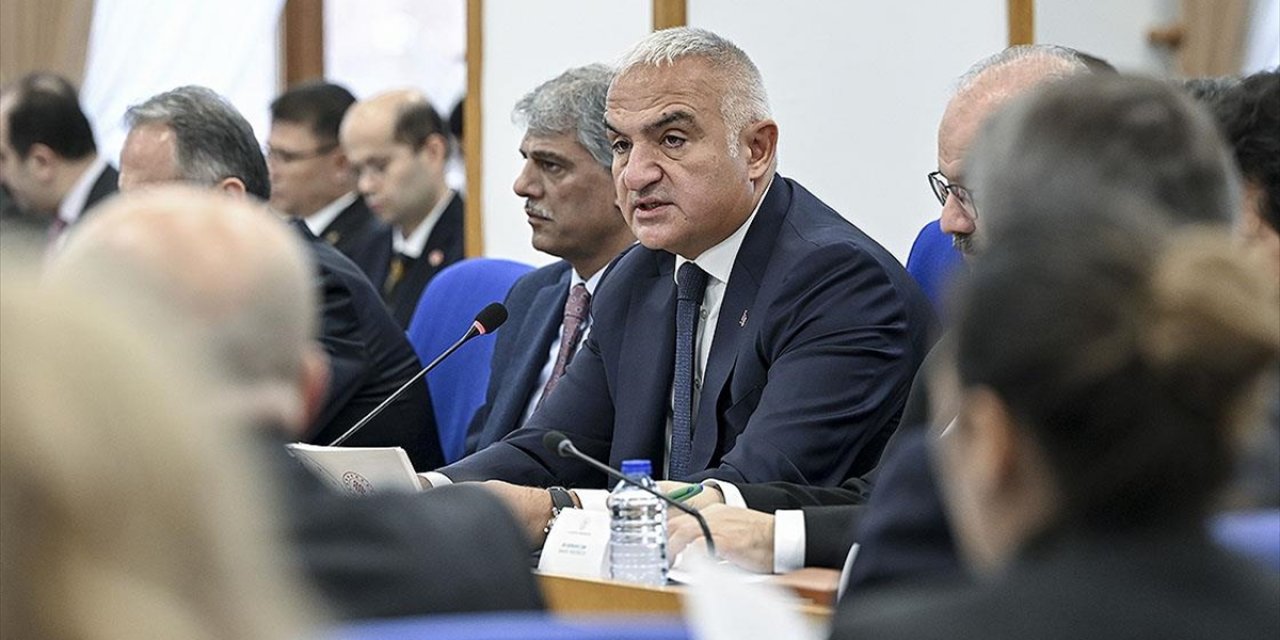 Bakan Ersoy: Türkiye'ye Gelen Ziyaretçi Sayısı 49,2 Milyon Kişiye Ulaştı