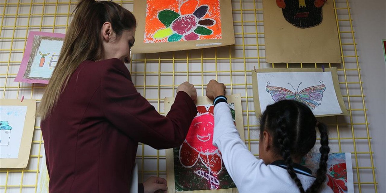 Eylül Öğretmen 10 Yıldır Dezavantajlı Çocuklara Gönüllü Eğitim Veriyor