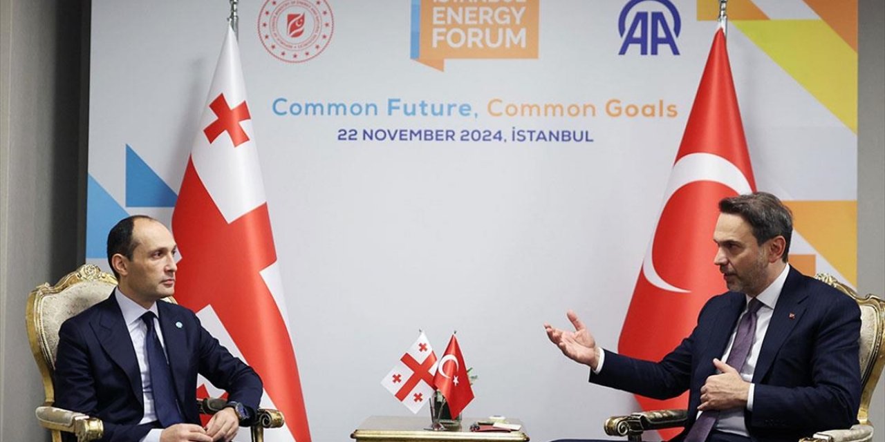 Bakan Bayraktar, İstanbul Energy Forum'da Gürcistan Birinci Başbakan Yardımcısı Davitashvili İle Görüştü