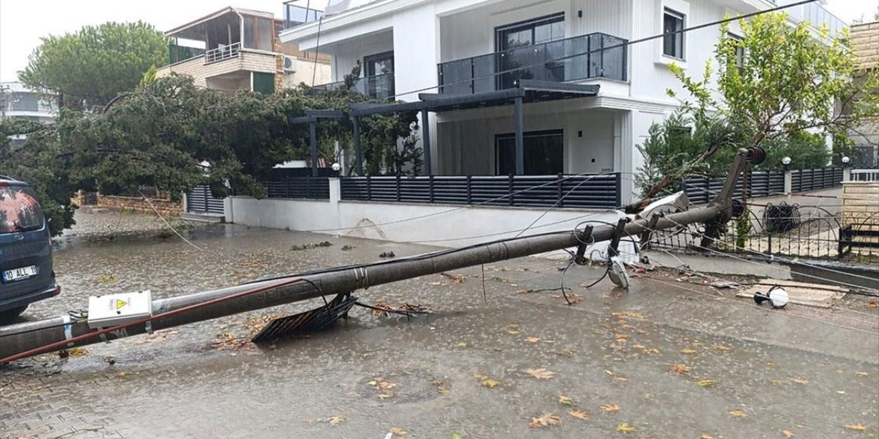 Edremit Körfezi'nde Sağanak ve Lodos Su Baskınlarına Yol Açtı