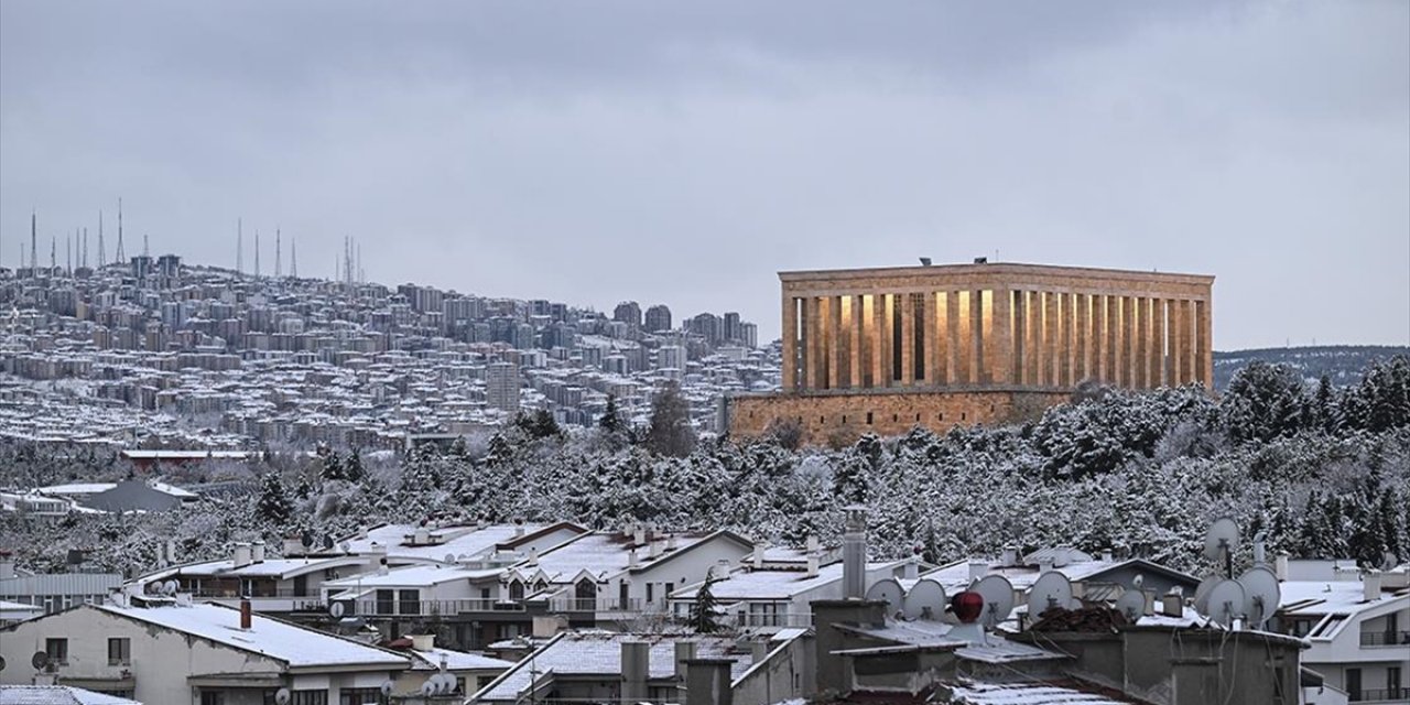 Başkent Kar Yağışıyla Beyaza Büründü