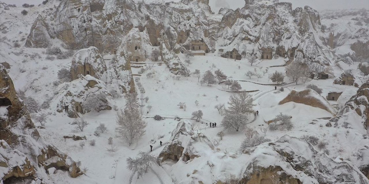 Kapadokya'da Turistler Karın Keyfini Yaşadı