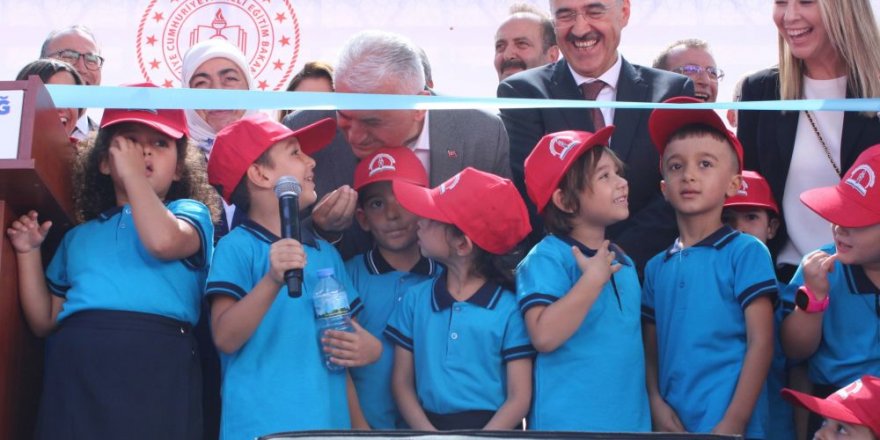 Erdoğan'dan Yıldırım'ı Çok Seviyorum Diyen Öğrenciye: Ama Sen Beni Kıskandırıyorsun