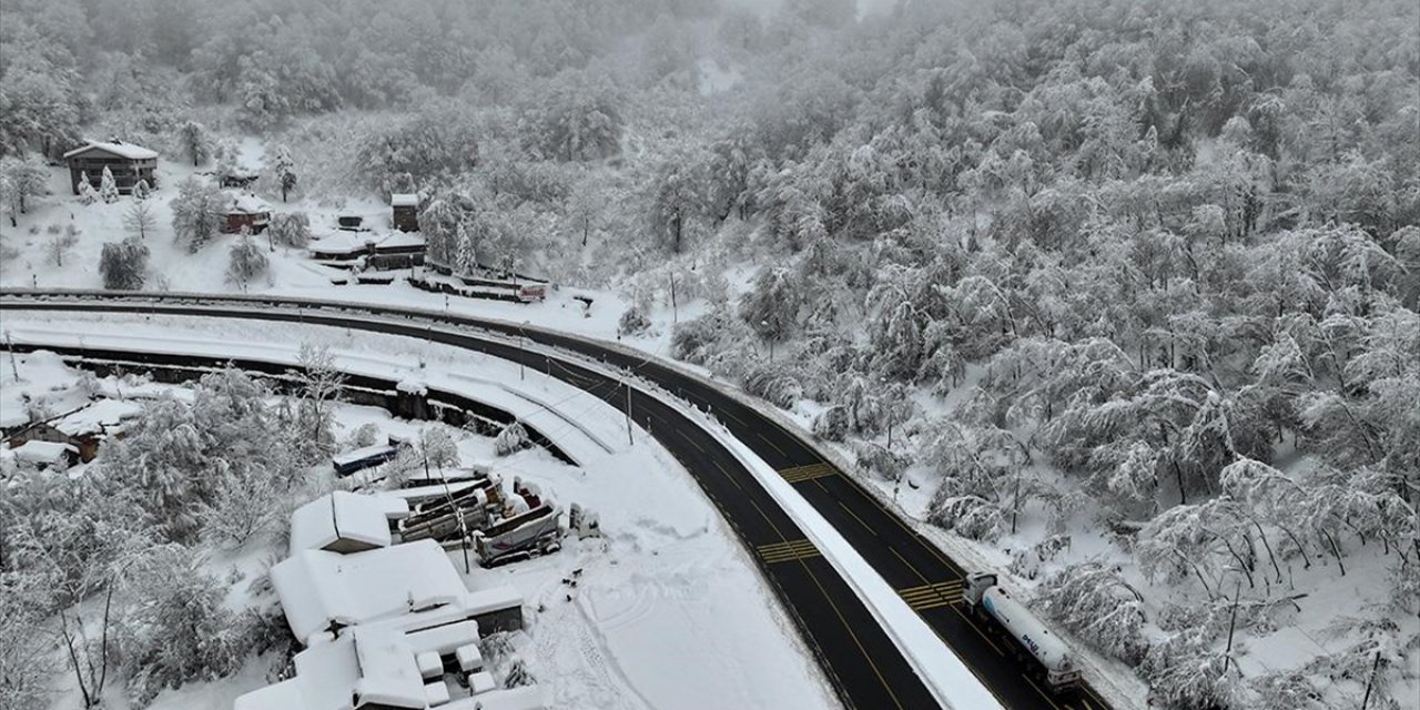 Bolu Dağı'nda Kar Yağışının Ardından Oluşan Manzara Havadan Görüntülendi