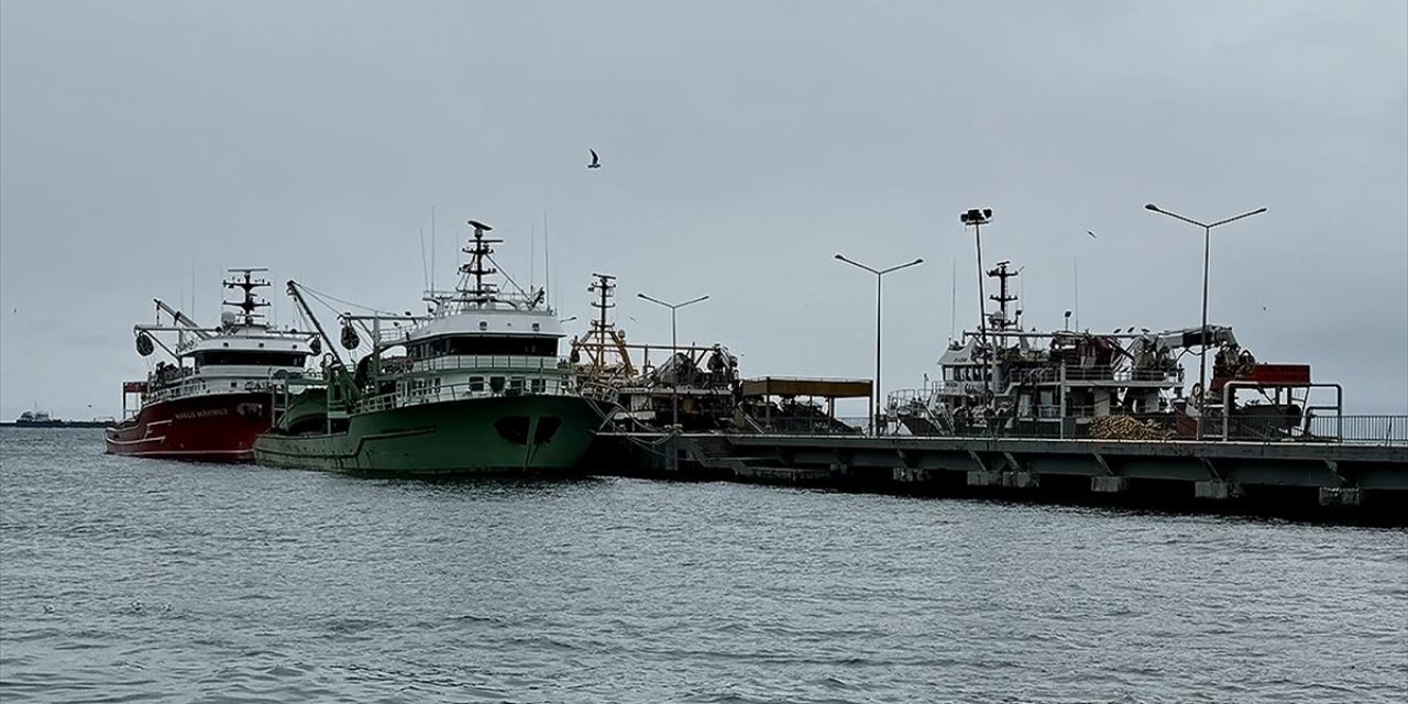 Karadeniz'de Kötü Hava Koşulları Balık Avcılığını Olumsuz Etkiliyor