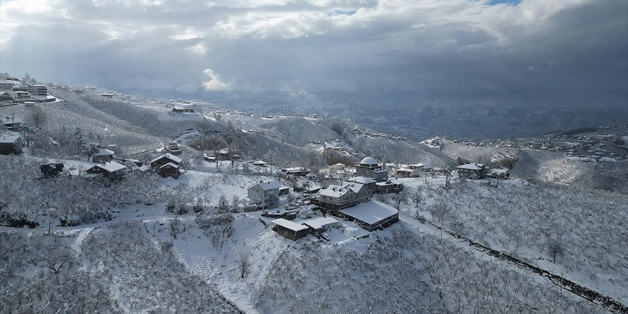 Sakarya'daki Keremali Dağı Beyaz Örtüyle Kaplandı