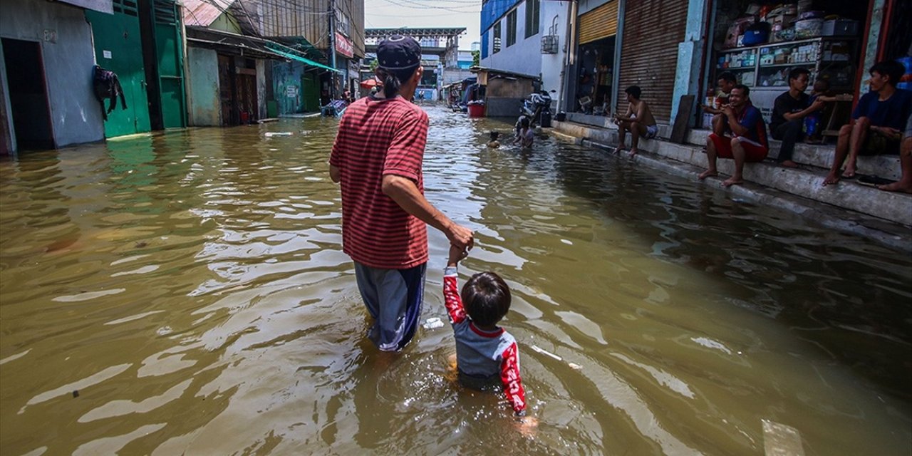 Endonezya'da Ani Sel Ve Toprak Kaymaları Sonucu 16 Kişi Hayatını Kaybetti