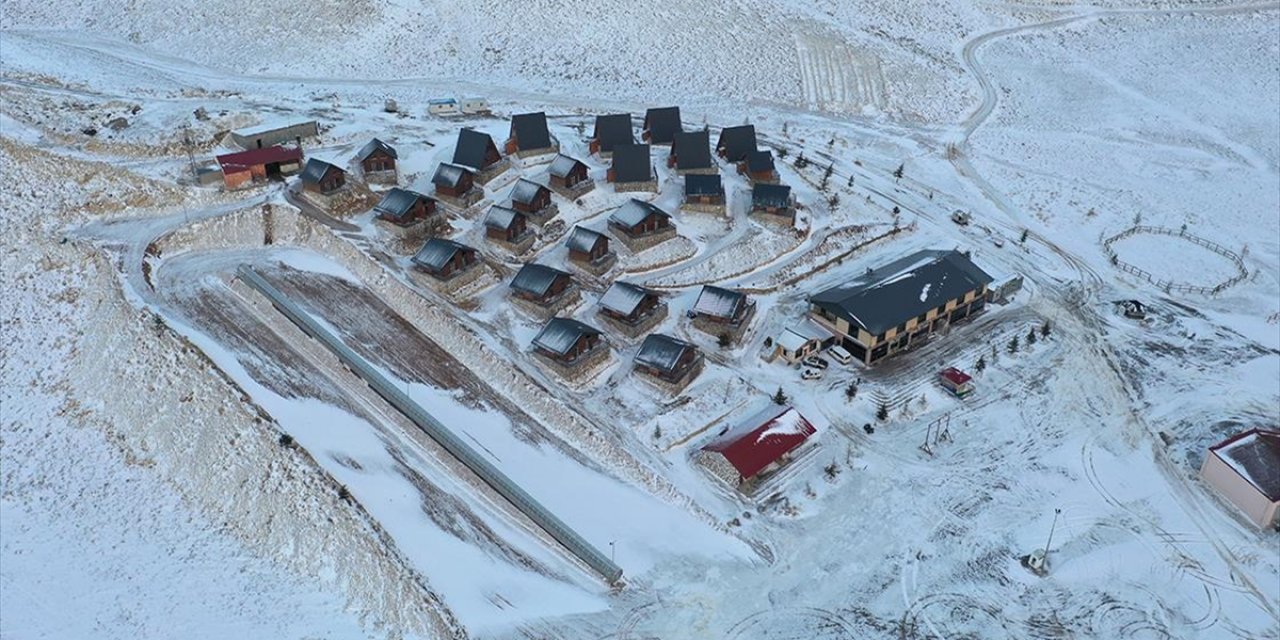 Kahramanmaraş'taki Yedikuyular Kayak Merkezi'ne Mevsimin İlk Karı Yağdı