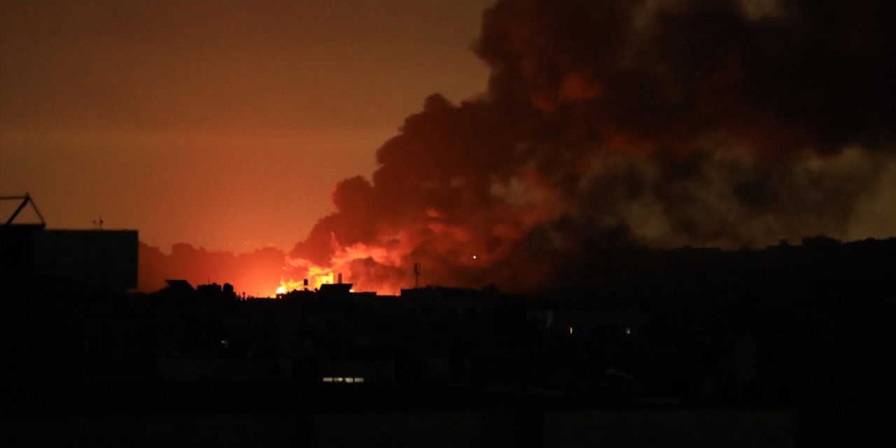 İsrail'in Gazze Şeridi'nin Kuzeyinde Bir Evi Bombalaması Sonucu 4 Filistinli Hayatını Kaybetti