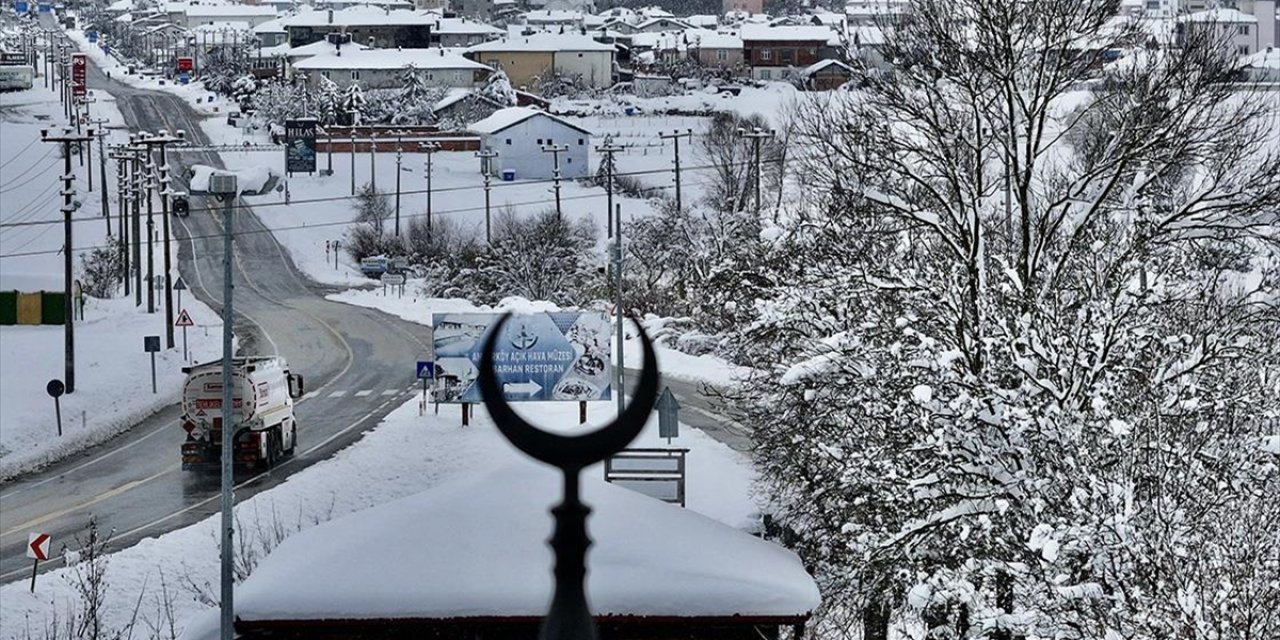 Samsun'daki Ambarköy, Ziyaretçilerini "Kış Güzelliği"yle Karşılıyor