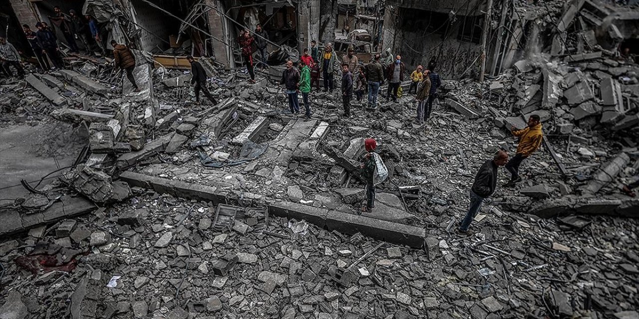 İsrail, Gazze'de Aralarında Hamile Bir Kadının da Olduğu 3 Filistinliyi Öldürdü