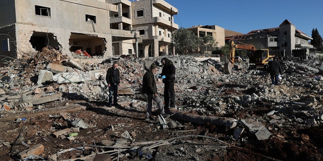 İsrail Saldırıları Nedeniyle Yerinden Edilen Lübnanlılar Ateşkes Sonrası Evlerine Dönmeye Başladı