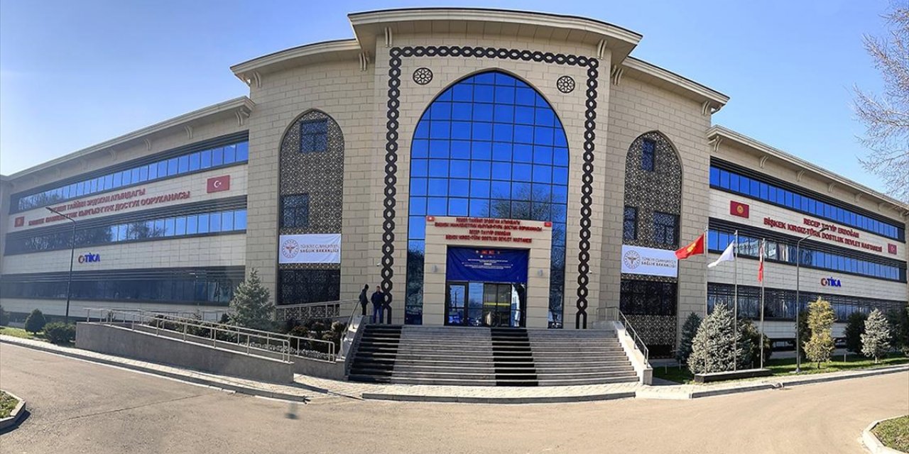 Recep Tayyip Erdoğan Bişkek Kırgız-Türk Dostluk Hastanesi Şifa Dağıtıyor