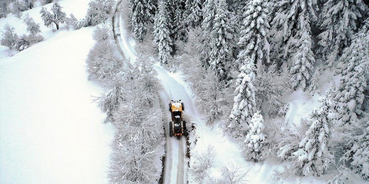 Kastamonu'da Erken Yağan Kar "Kar Savaşçıları"nı Mesaiye Sonbaharda Başlattı