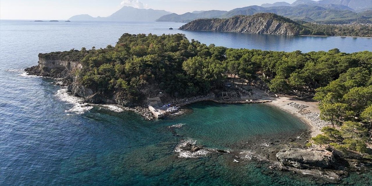 Phaselis Antik Kenti'ndeki Kazılarda Kutsal Alan ve Adak Heykeller Bulundu