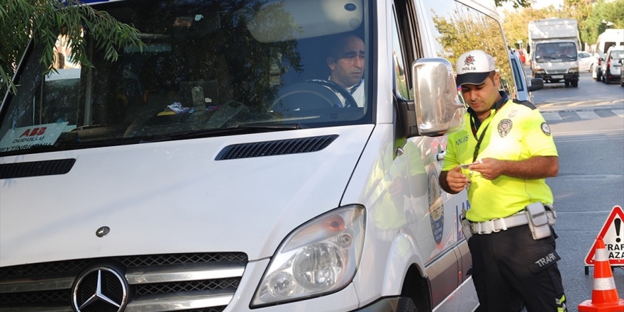 İstanbul Polisinden Okul Çevrelerinde Denetim