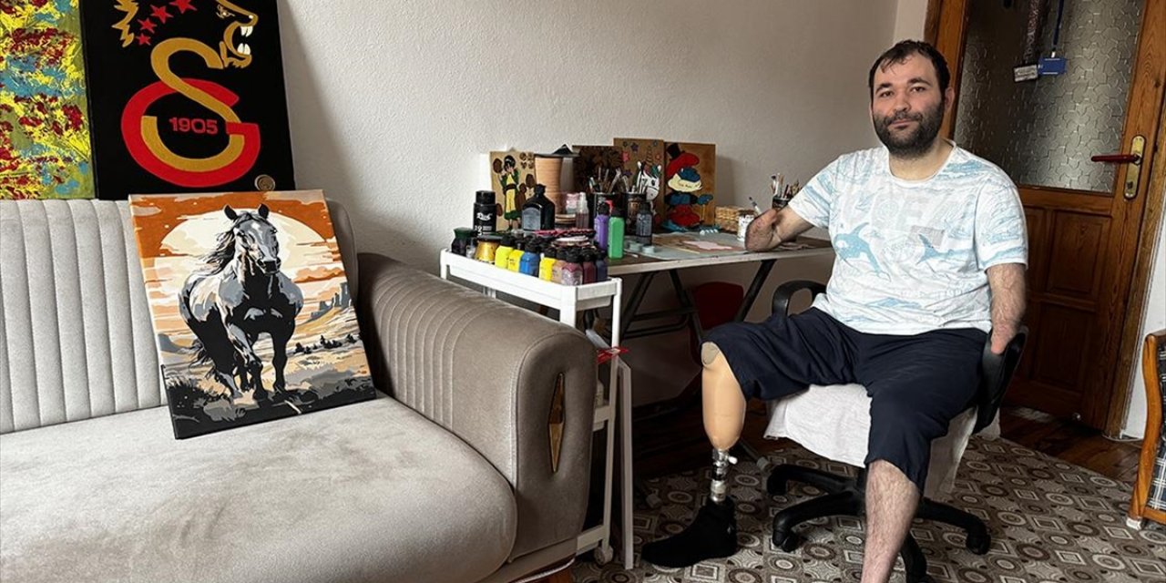 Elleri Olmadan Yaptığı Resimler Hayatına Renk Katıyor