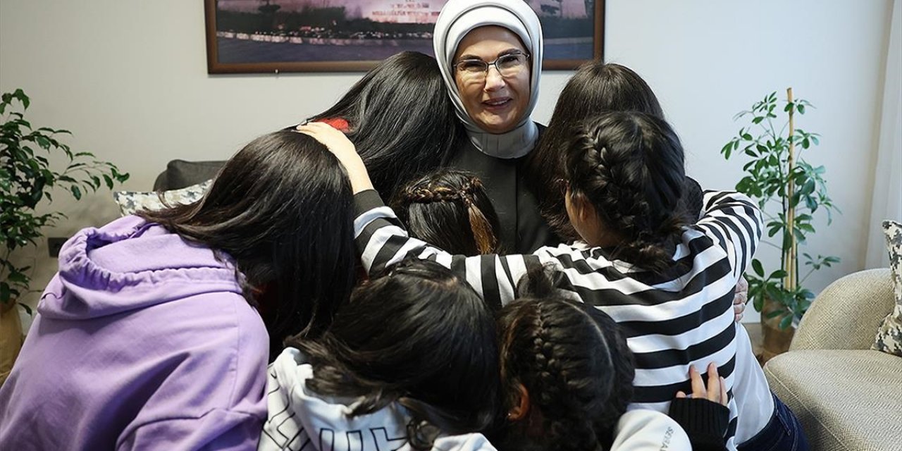 Emine Erdoğan, Hatay Serdar Demir Çocuk Evleri Sitesi'ni Ziyaret Etti
