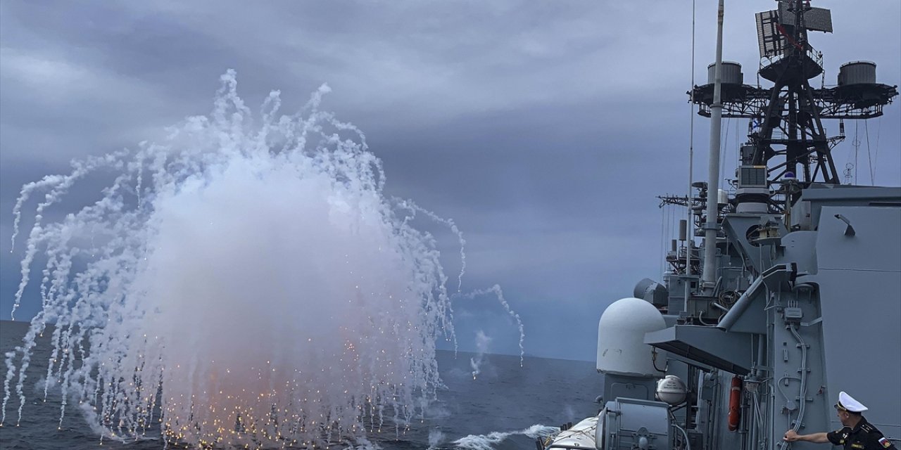 Rusya, Akdeniz'de Yüksek Hassasiyetli Füzelerle Tatbikat Düzenledi