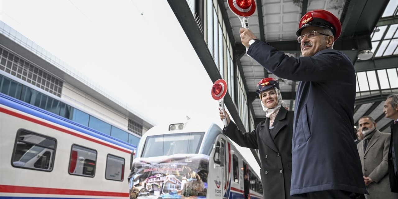 "Turistik Tuz Ekspresi Engelleri Kaldırmak İçin Sefere Çıkıyor Projesi" Treni, Ankara'dan Uğurlandı