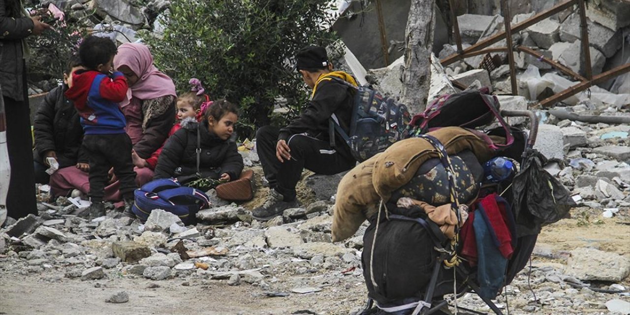 İsrail Ordusu, Gazze'nin Kuzeyindeki Beyt Lahiya'da Filistinlileri Zorla Göç Ettiriyor