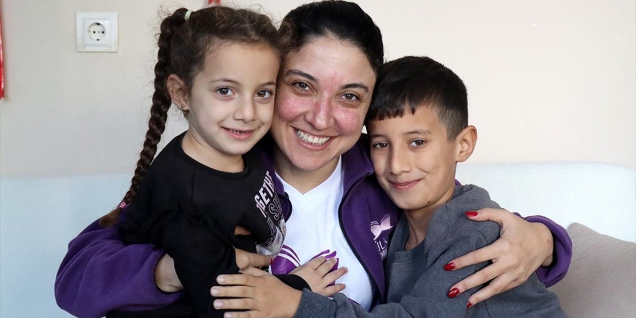 Acil Tıp Teknisyeni, Gönüllü Geldiği Hatay'da Depremzedelerin Yüreğine Dokunuyor