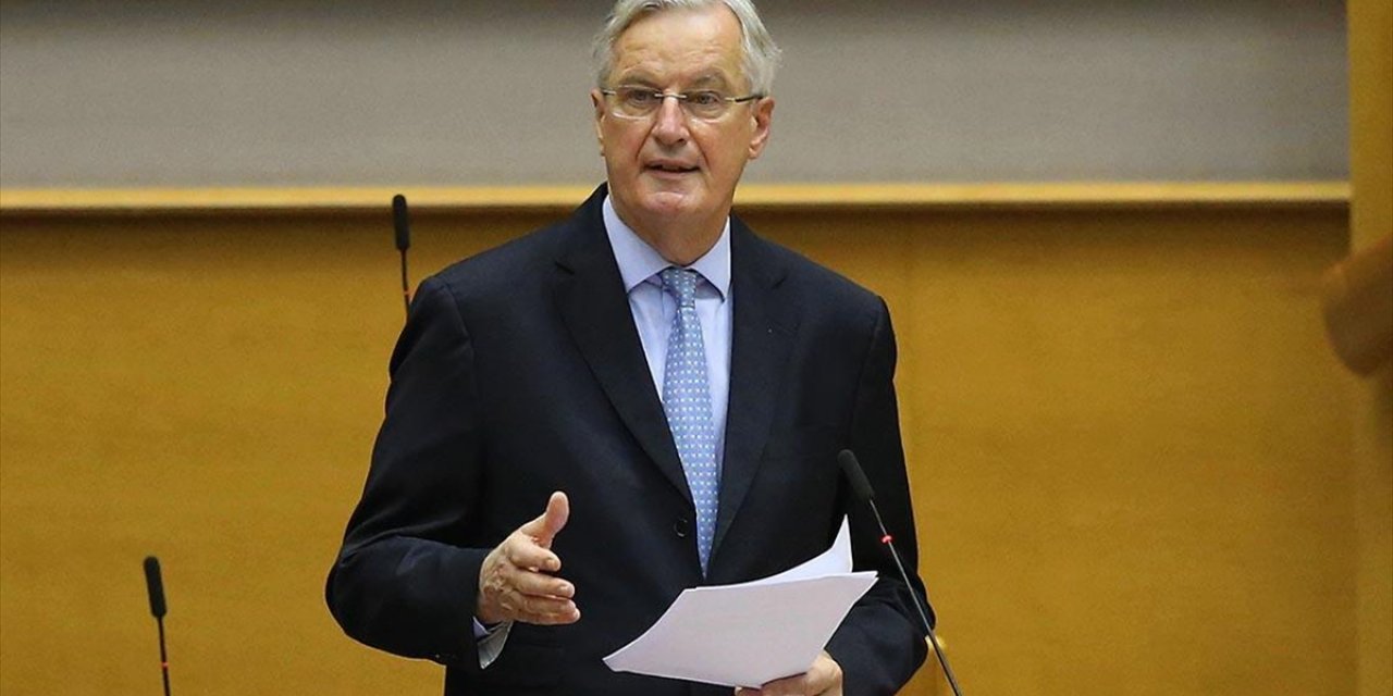 Fransa'da Aşırı Sağın Desteğini Çektiği Azınlık Hükümetini Zorlu Güven Oylaması Bekliyor