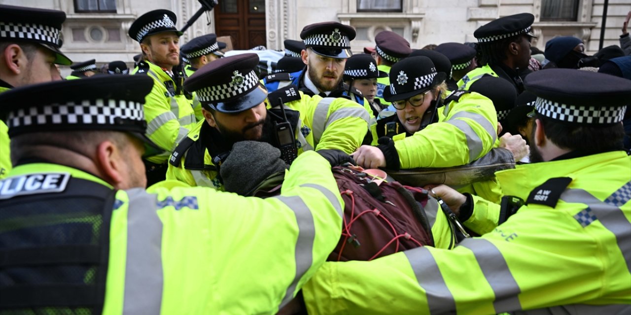 İngiltere ve Galler'de Polisin "Güç Kullanma" Oranı Yüzde 13 Arttı