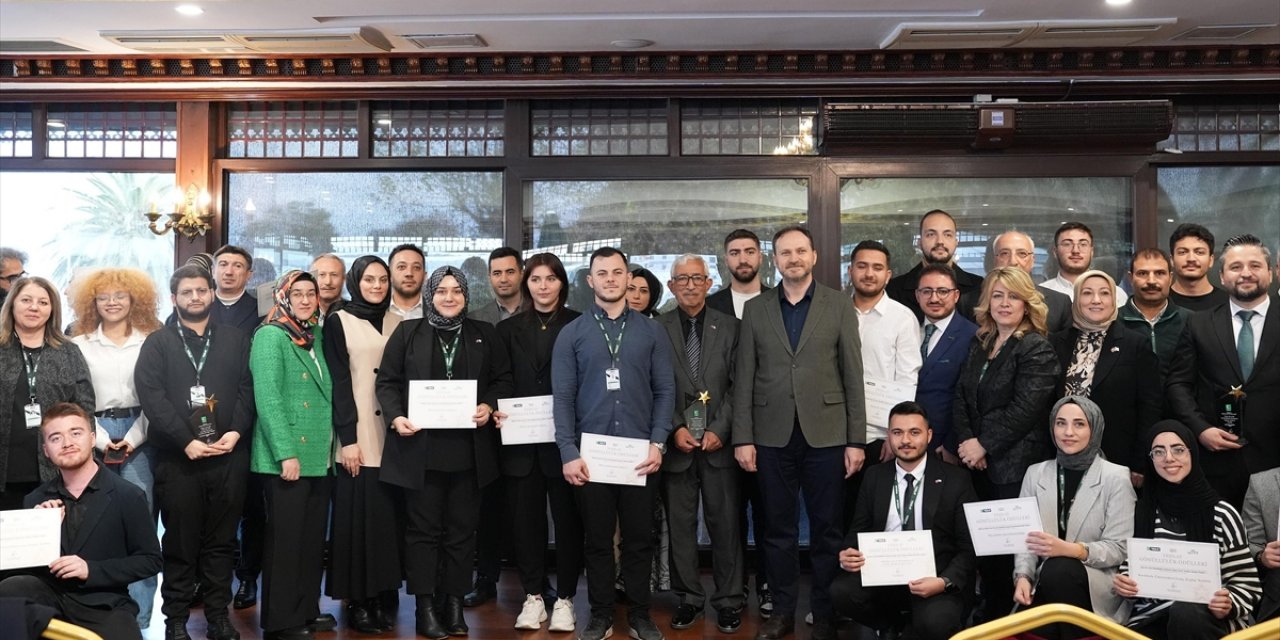 Yeşilay'ın En Başarılı Gönüllüleri Ödüllendirildi