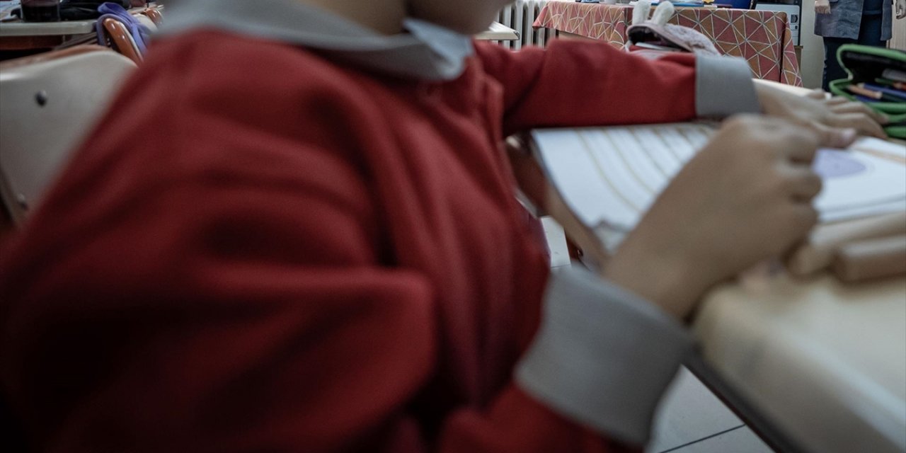 MEB'e Bağlı Okul Öğrencilerinin Kılık ve Kıyafet Yönetmeliğinde Değişiklik Resmi Gazete'de