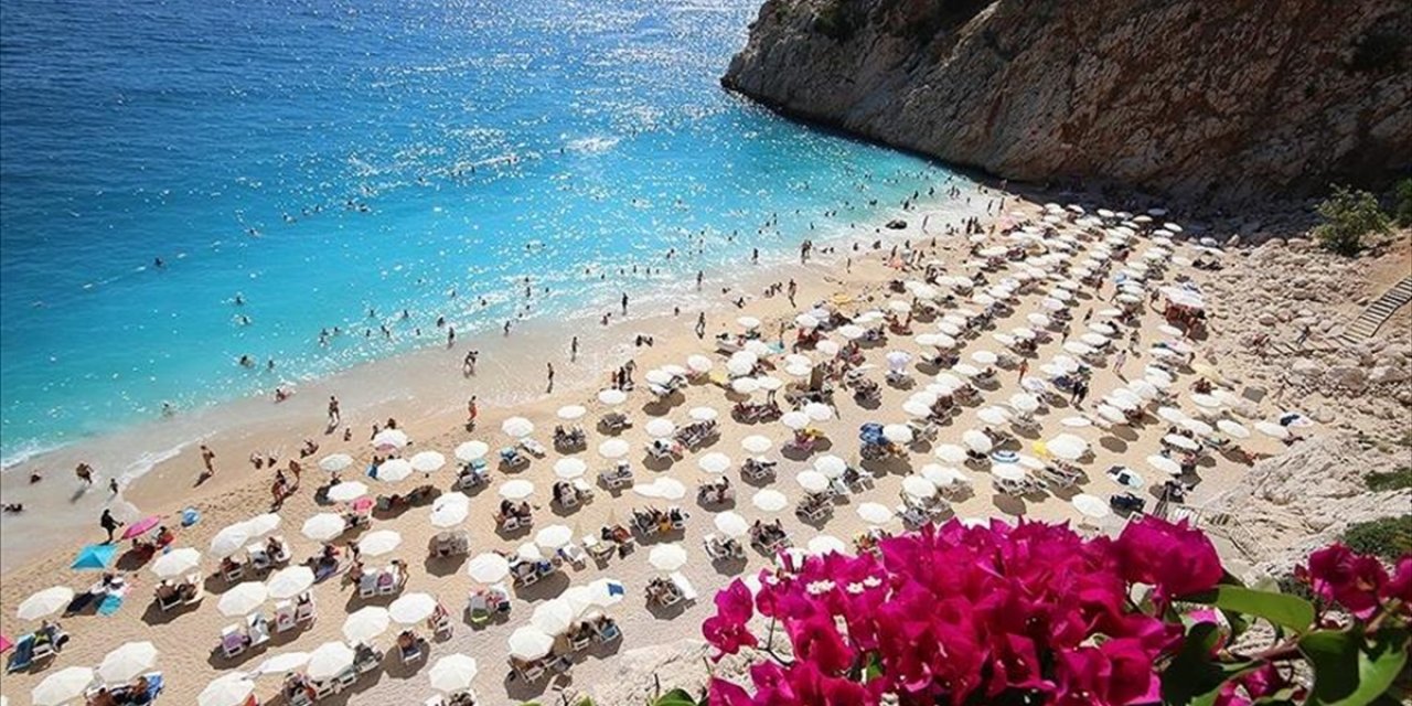 Rusya'ya Yönelik Yaptırımların Turizmi Etkilememesi İçin Fiyat Politikasına Dikkat Edilmeli