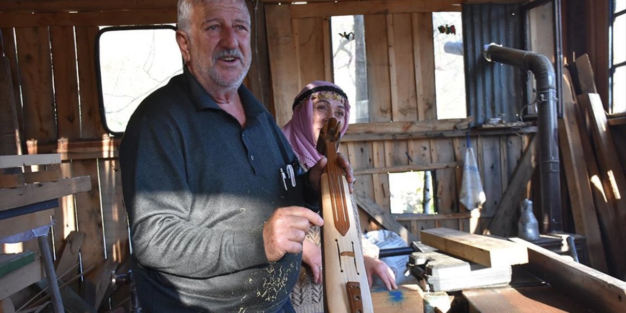 Komşusundan Görüp Merakla Başladığı Kemençe Yapımına 55 Yıldır Devam Ediyor