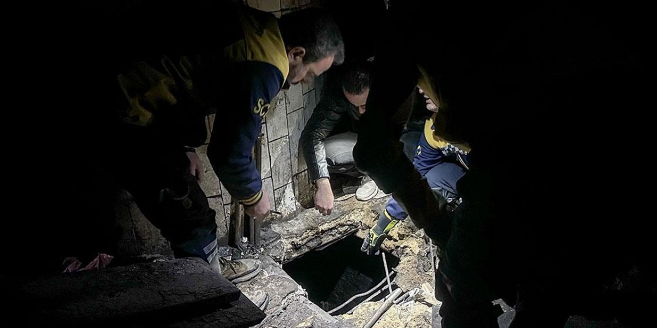 Suriye'de Çöken Rejimin İşkence Merkezi Sednaya'da Gizli Bölmeleri Araştıran Ekiplerin Çalışmalarını Görüntüledi