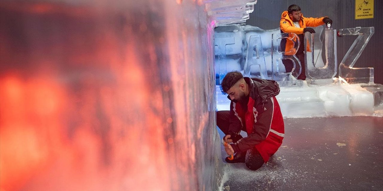 "2025 Turizm Başkenti" Seçilen Erzurum'un Tarihi Yapıları Buza İşlendi
