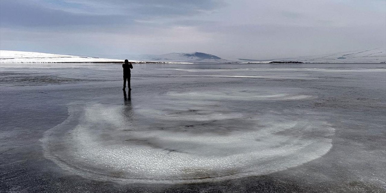 Ardahan'daki Aktaş Gölü Dondu