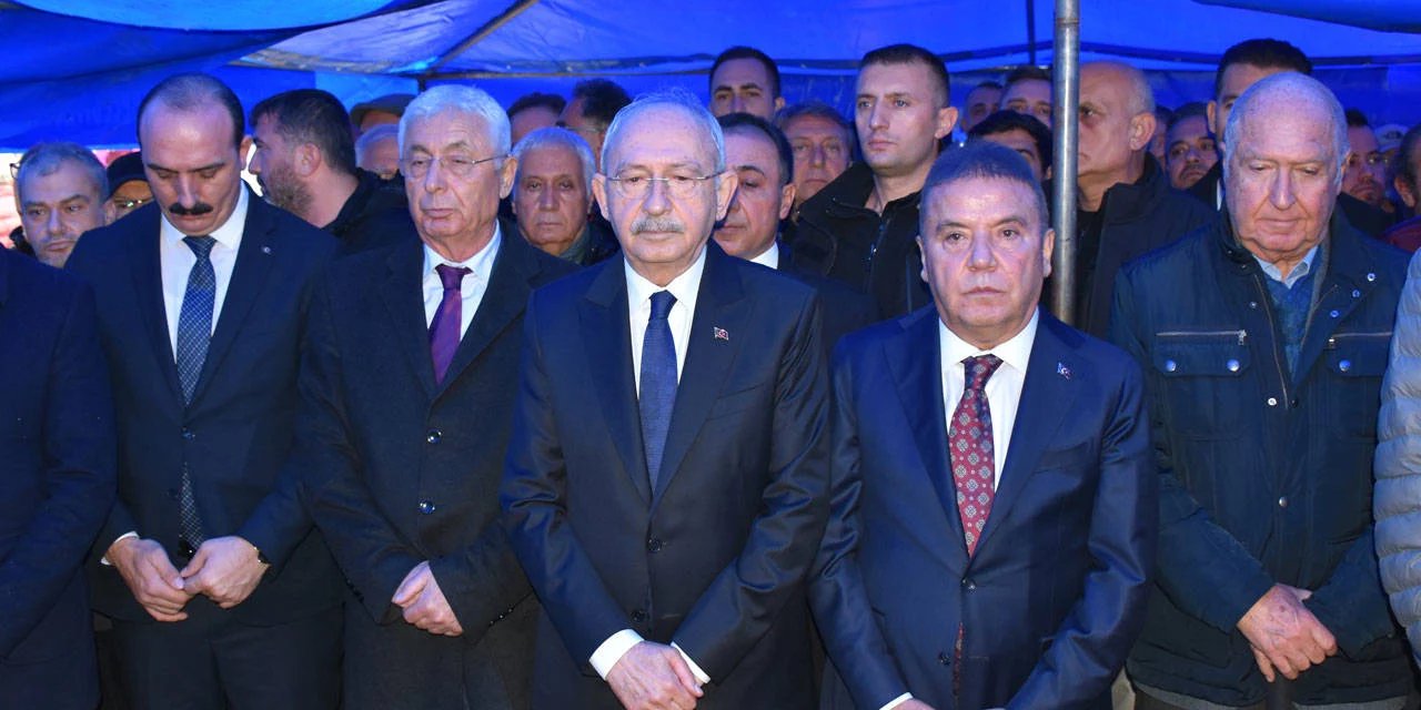 Kemal Kılıçdaroğlu ve Selvi Kılıçdaroğlu Trafik Kazası Geçirdi