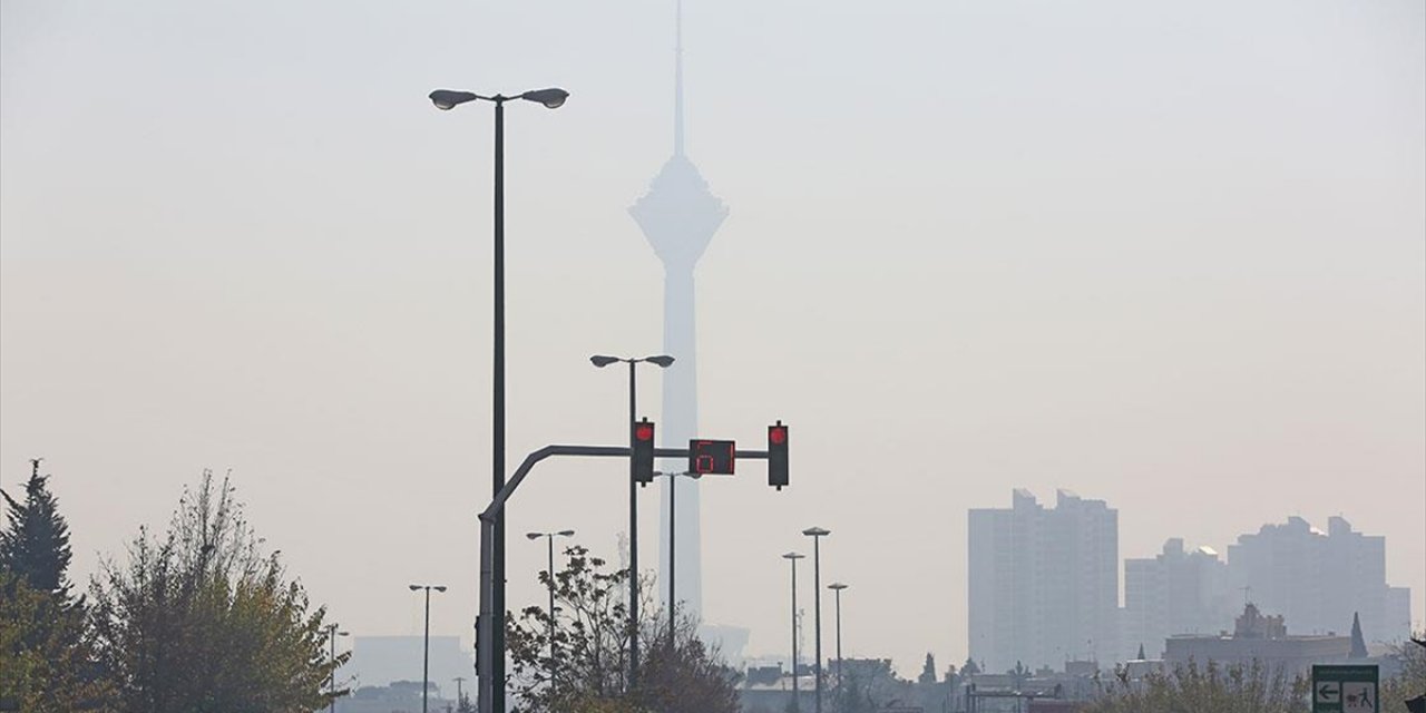 Tahran'da Hava Kirliliği Nedeniyle Tüm Okullar ve Kurumlar Tatil Edildi