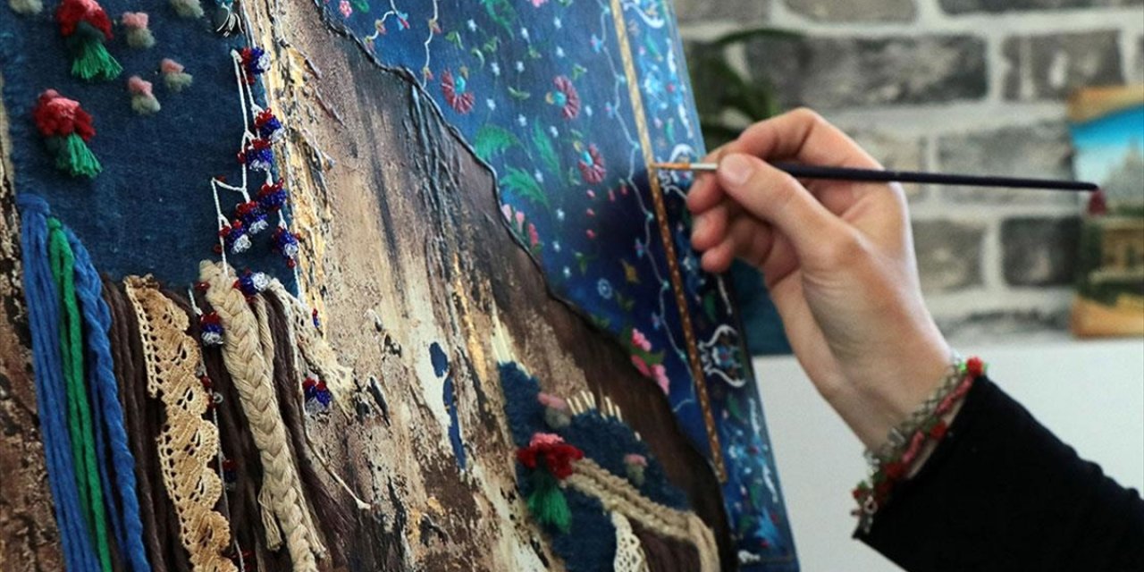 Annesinden Etkilenen Gurbetçi Kadın, Resim ve Kilim Dokuma Sanatını Aynı Tabloda Buluşturuyor
