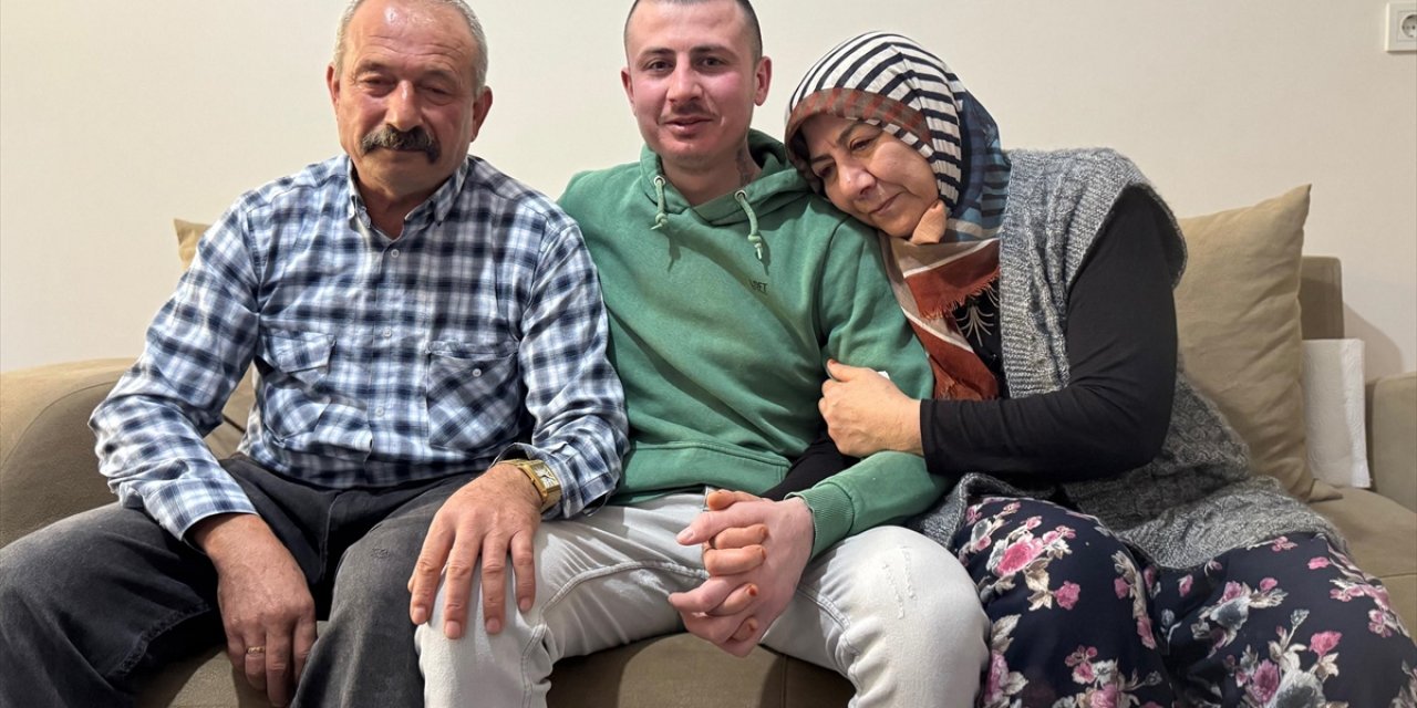 Suriye'de Esir Tutulan Manisalı Genç Ailesine Kavuştu